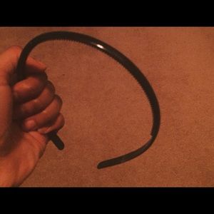 🍓BOGO 50% off!🍓Plastic headband w/ combs