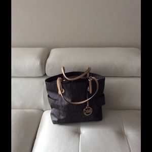 Authentic Michael Kors Jet Set Medium Leather Tote