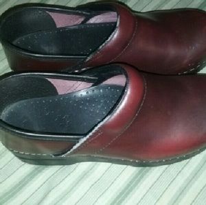 Women's Dansko shoes