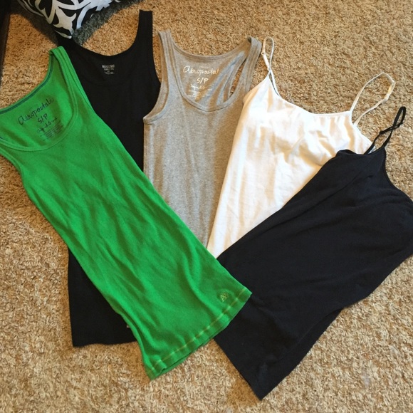 Two camis and three tanks - Picture 1 of 4