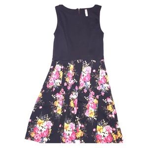 ~black and floral print dress~