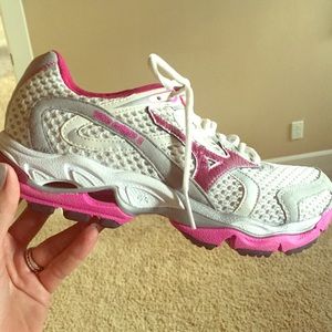 Mizuno women's Wave Enigma 2 running shoes
