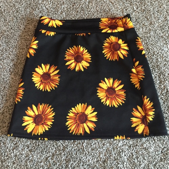 Black sunflower skirt - Picture 1 of 1