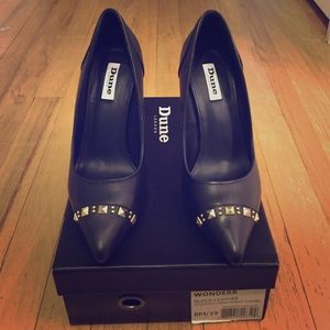 ❌❌SOLD❌❌pointed toe pumps with gold detail**