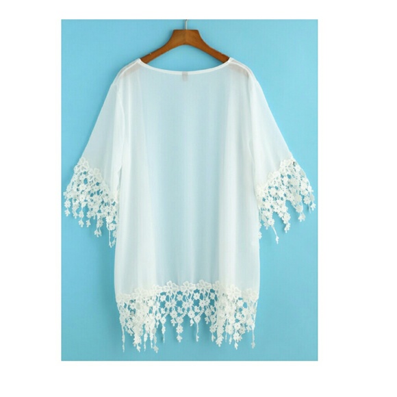 Sold in bundle.🆕White lace kimono. - Picture 2 of 4