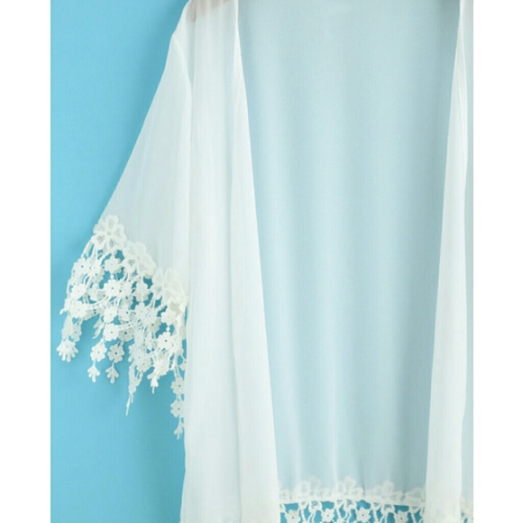 Sold in bundle.🆕White lace kimono. - Picture 3 of 4