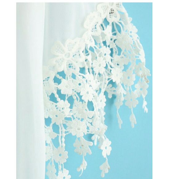 Sold in bundle.🆕White lace kimono. - Picture 4 of 4