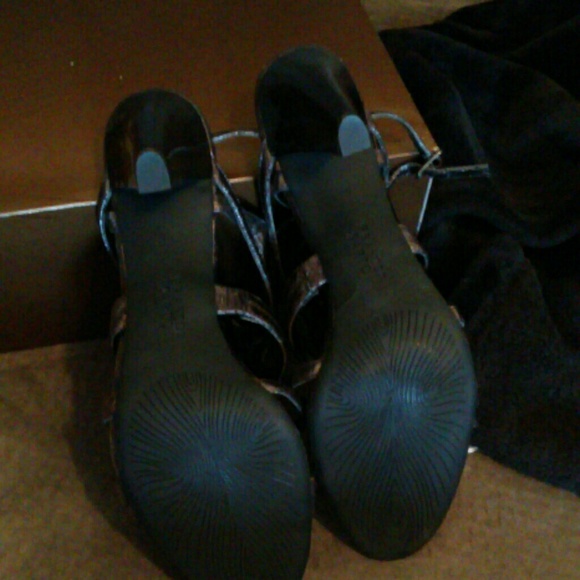 Heels - Picture 2 of 4