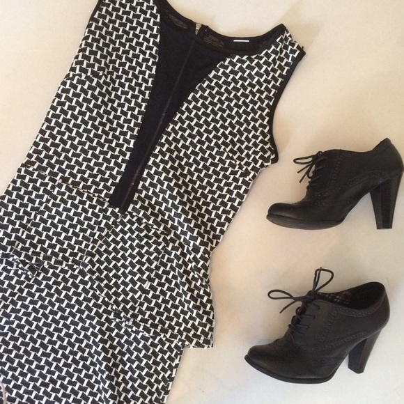 Black and white dress - Picture 4 of 4