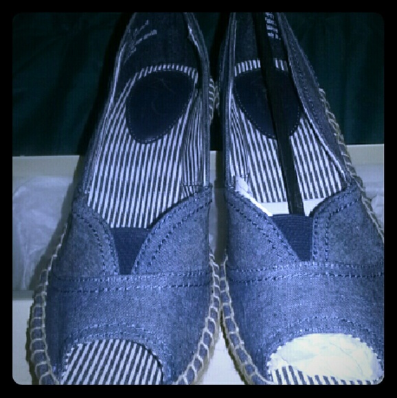 **CLOSING SHOP**Kim Rogers wedges