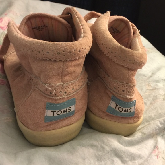 Toms- Women's sneaker shoes- baby pink- Size 9