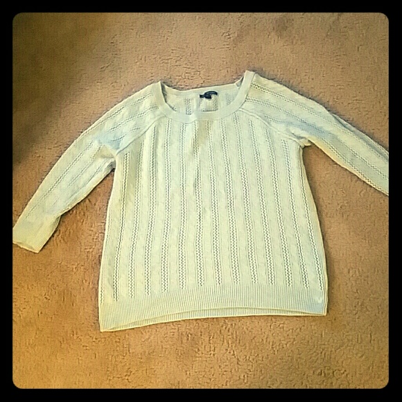 Pale blue knit 3/4 sleeve sweater
