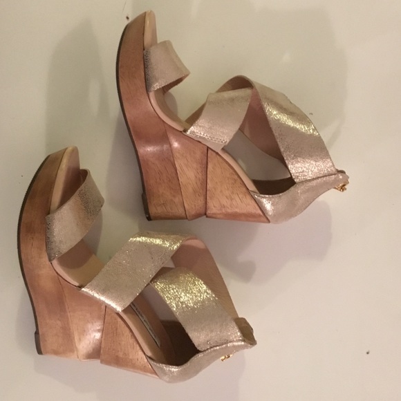Diane vonFurstenberg metallic gold wedges!