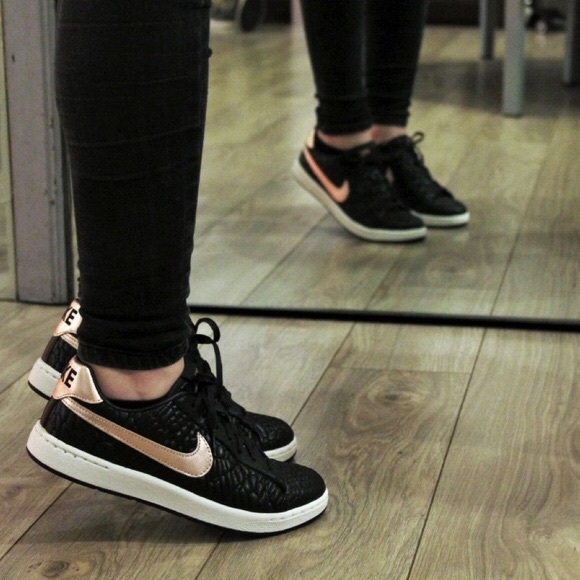 black nikes with rose gold swoosh