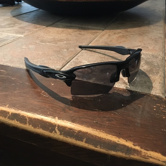 Brand new Oakley flak jacket 2.0