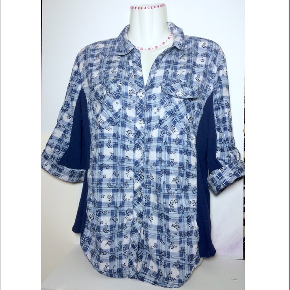 Short sleeve plaid shirt.