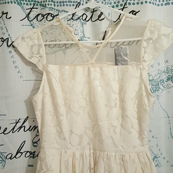 Short cream dress - Picture 2 of 2