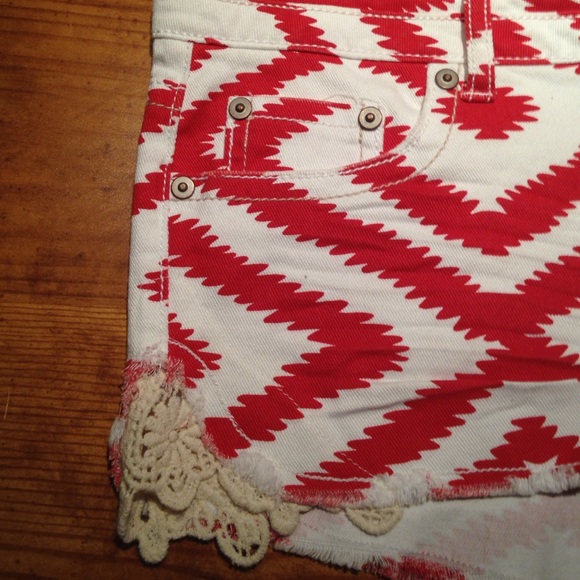 🌊NWT Aztec And Lace Print Shorts - Picture 2 of 4