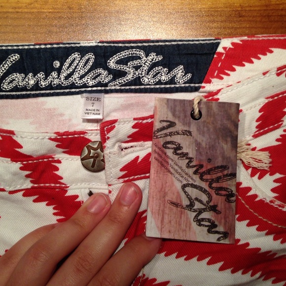 🌊NWT Aztec And Lace Print Shorts - Picture 4 of 4