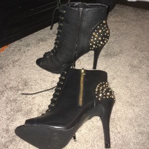 Ankle boot open toed heals w/spikes
