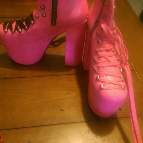 Unif Hell bound looking for offers - Picture 2 of 4