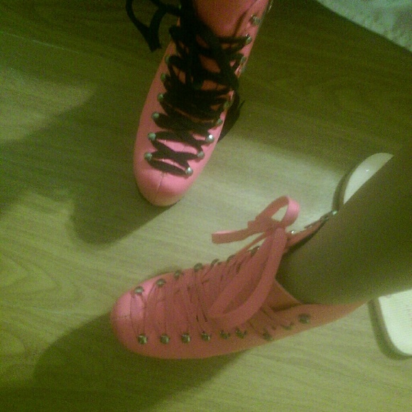 Unif Hell bound looking for offers - Picture 4 of 4