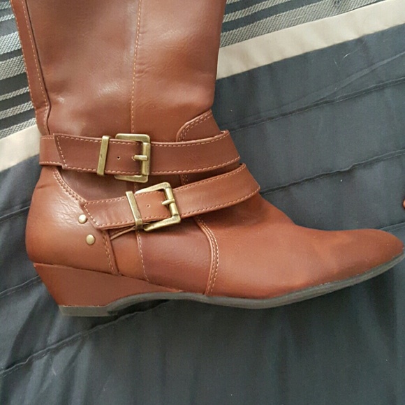 Brown boots - Picture 2 of 3