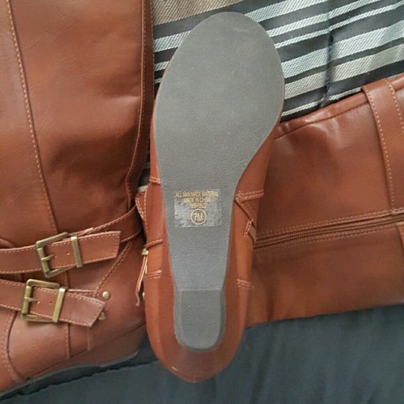 Brown boots - Picture 3 of 3