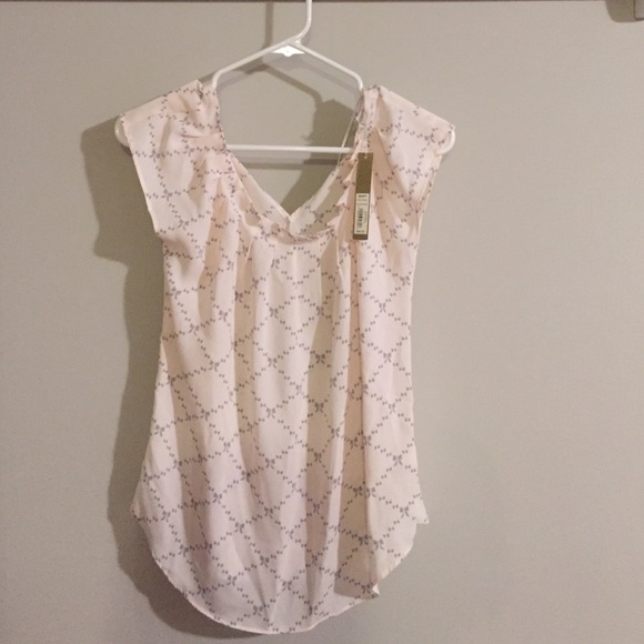 New with tags! Scoop-neck, Sleeveless Lightweight!