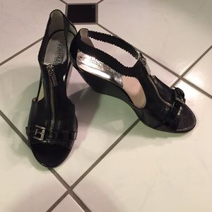 Michael Kors SZ 9 black leather zip front wedge