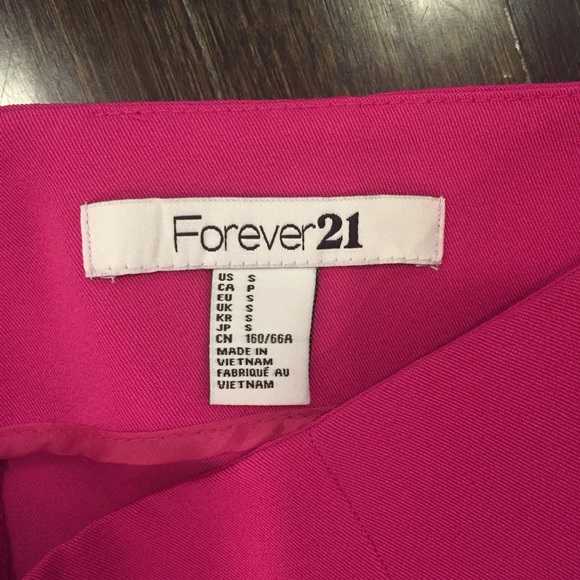 BOGO💥HOT PINK MINI SKIRT FROM FOREVER21 - Picture 2 of 3