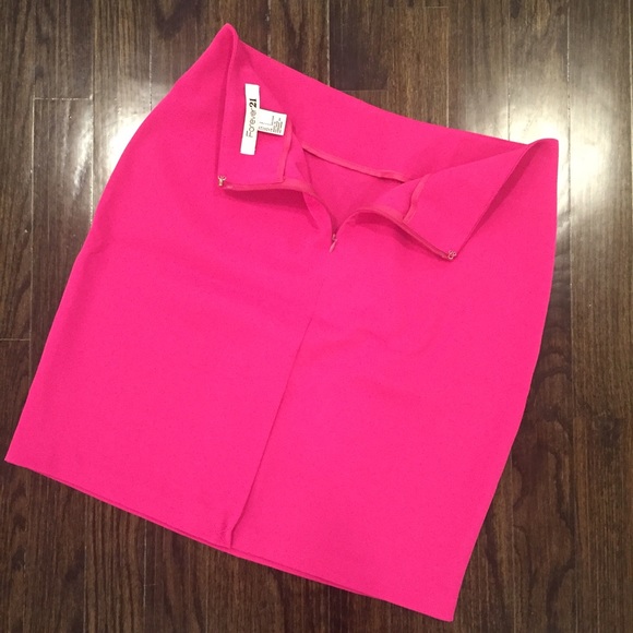 BOGO💥HOT PINK MINI SKIRT FROM FOREVER21 - Picture 3 of 3