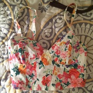 Adorable floral crop top!