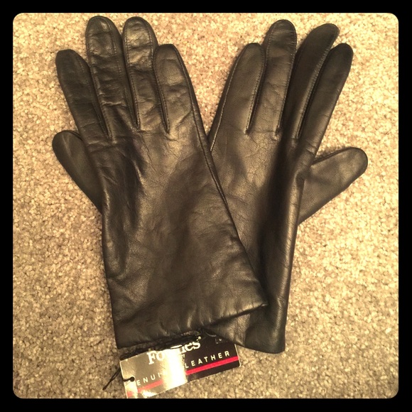Never worn, genuine black leather gloves!