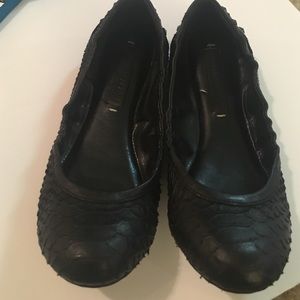 Ballet slipper shoes BCBG