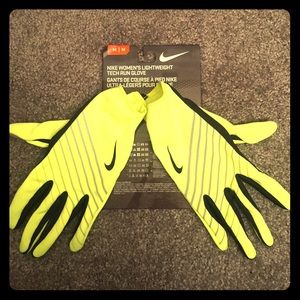 Brand new, never worn Nike running gloves!