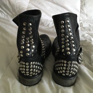 Size 8 Steve Madden boots