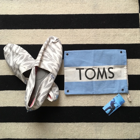 TOMS NWOT Women's Classics Gray Ikat Shoes Size 11