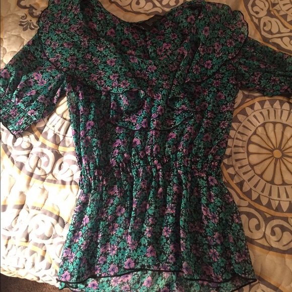 Fruffy cute flowered blouse