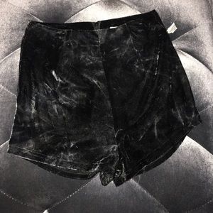 High waist crushed velvet shorts