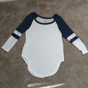 Quarter sleeve baseball tee