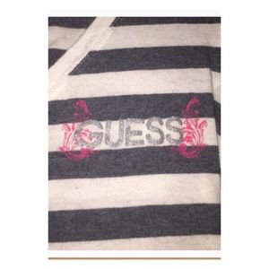 GUESS V-Neck
