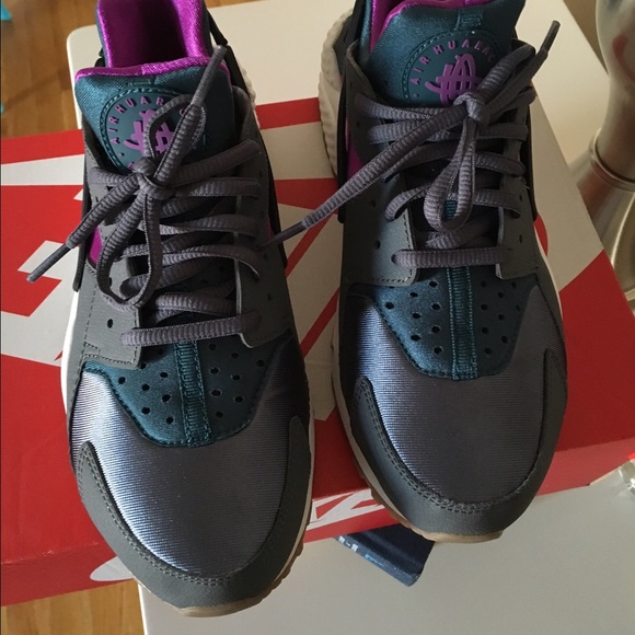 Women's Air Huaraches Run