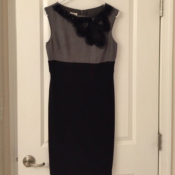 Suzi Chin black and grey dress. Very elegant!