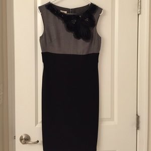 Suzi Chin black and grey dress. Very elegant!