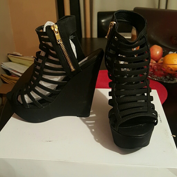 Steve madden sandals size 7