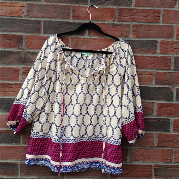 Francesca's Collections Tops - v-neck tie patterned shirt