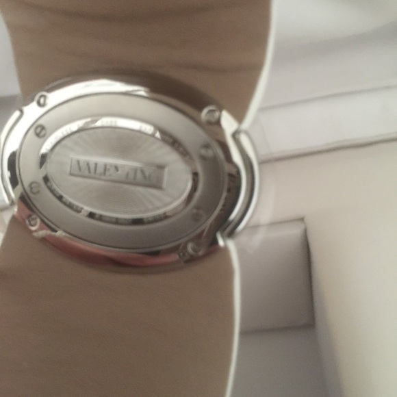 🚨SOLD🚨Valentino Women's white Watch - Picture 3 of 4