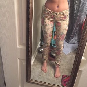 Cute floral skinnies