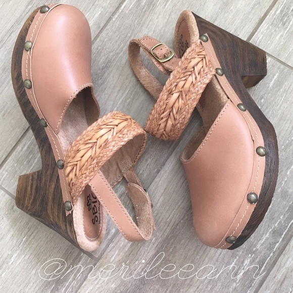 sbicca clogs